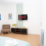 Comfort And Metro 2 Steps Away, Perfect For 3 Guests