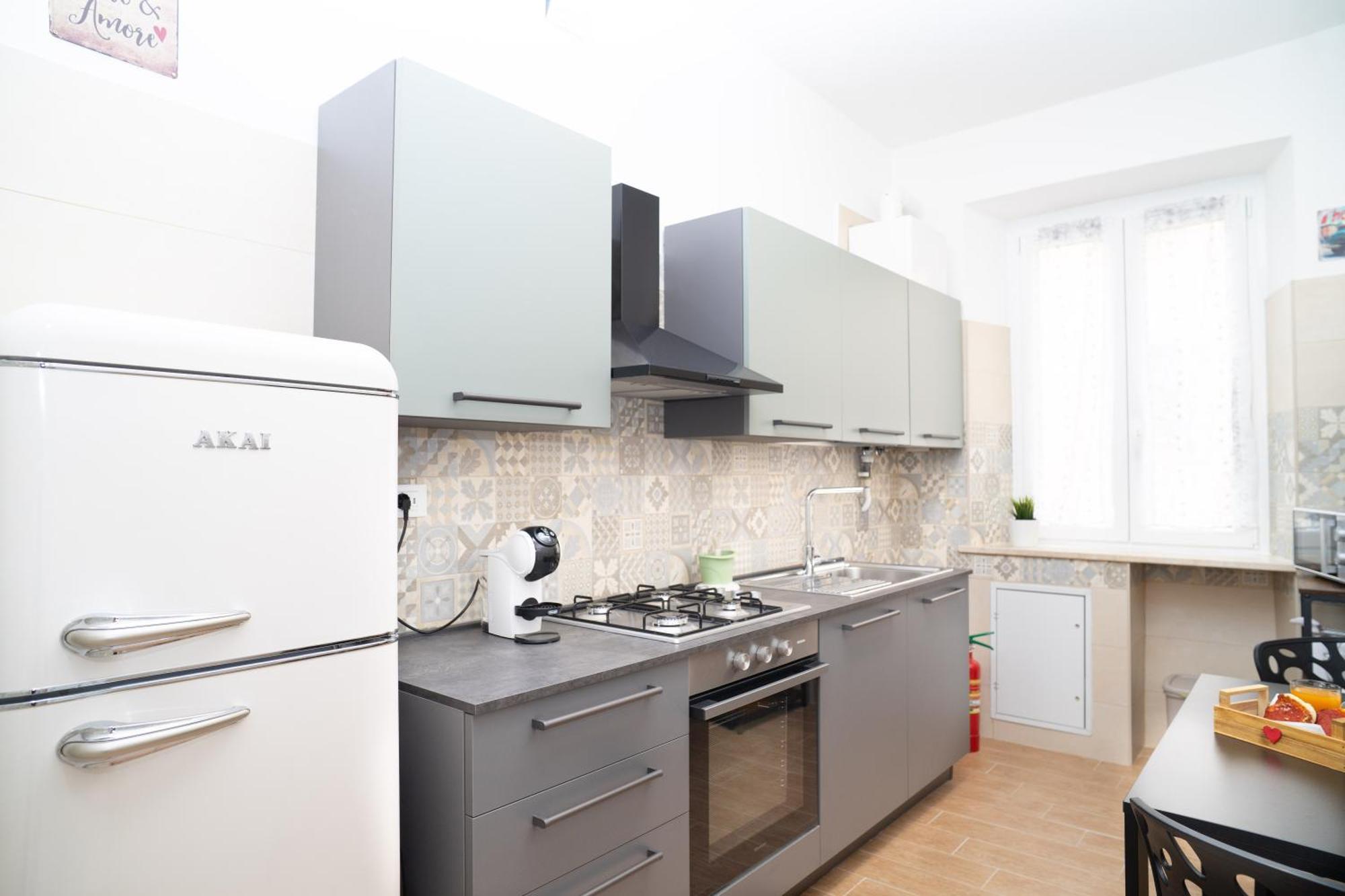 Comfort And Metro 2 Steps Away, Perfect For 3 Guests * Rom
