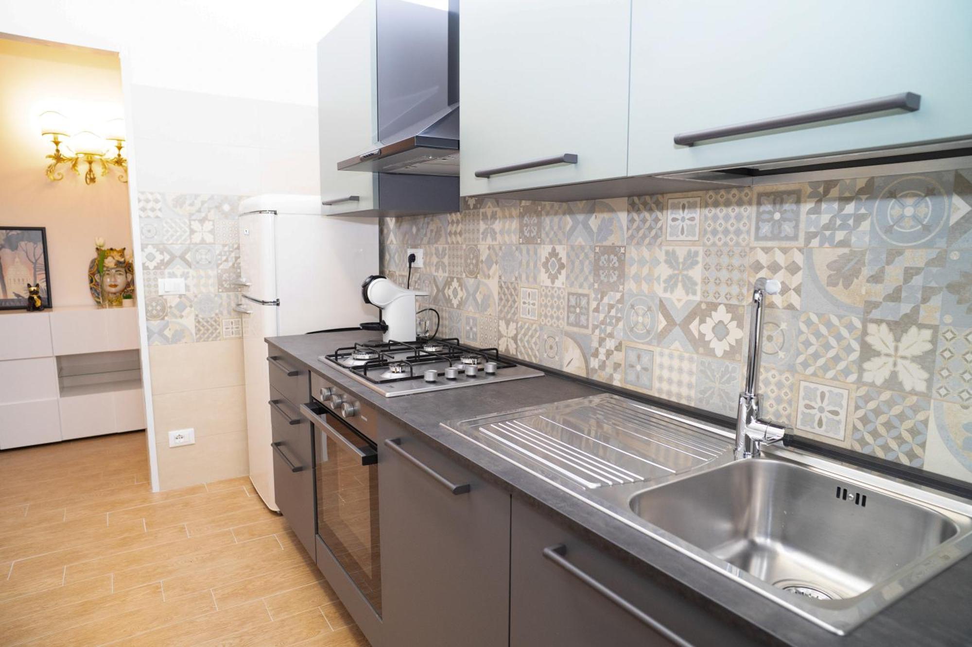 Apartment Comfort And Metro 2 Steps Away, Perfect For 3 Guests *