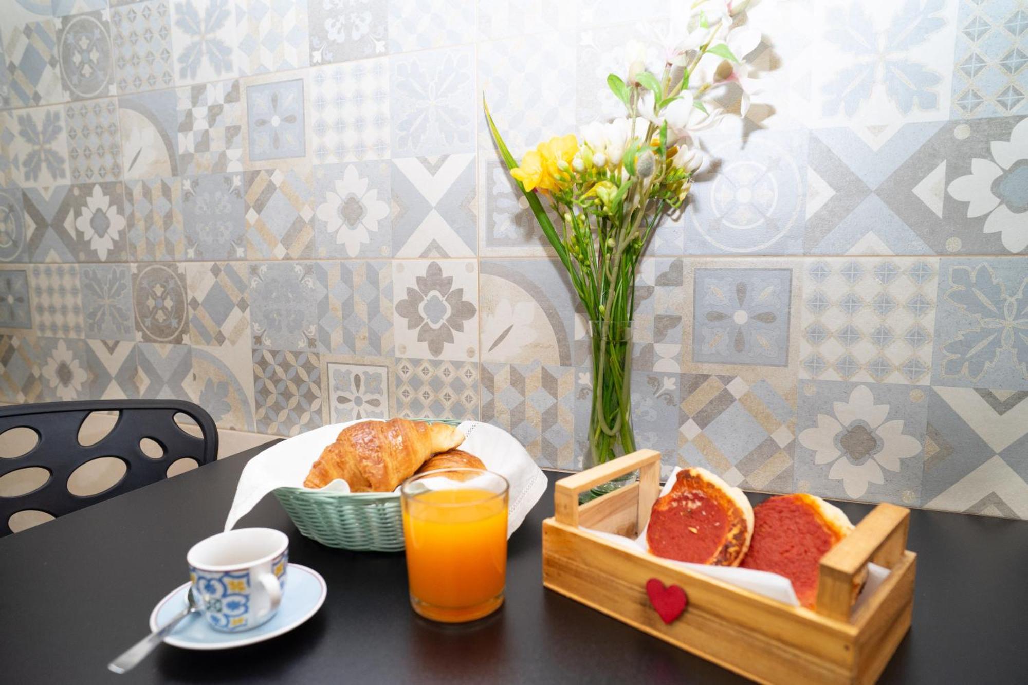 Comfort And Metro 2 Steps Away, Perfect For 3 Guests Apartment Rom
