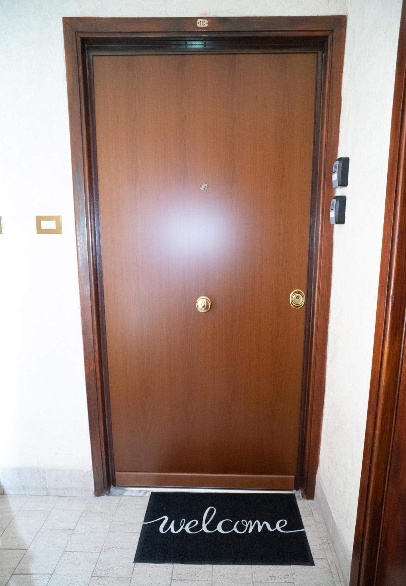 Comfort And Metro 2 Steps Away, Perfect For 3 Guests Apartment Rom