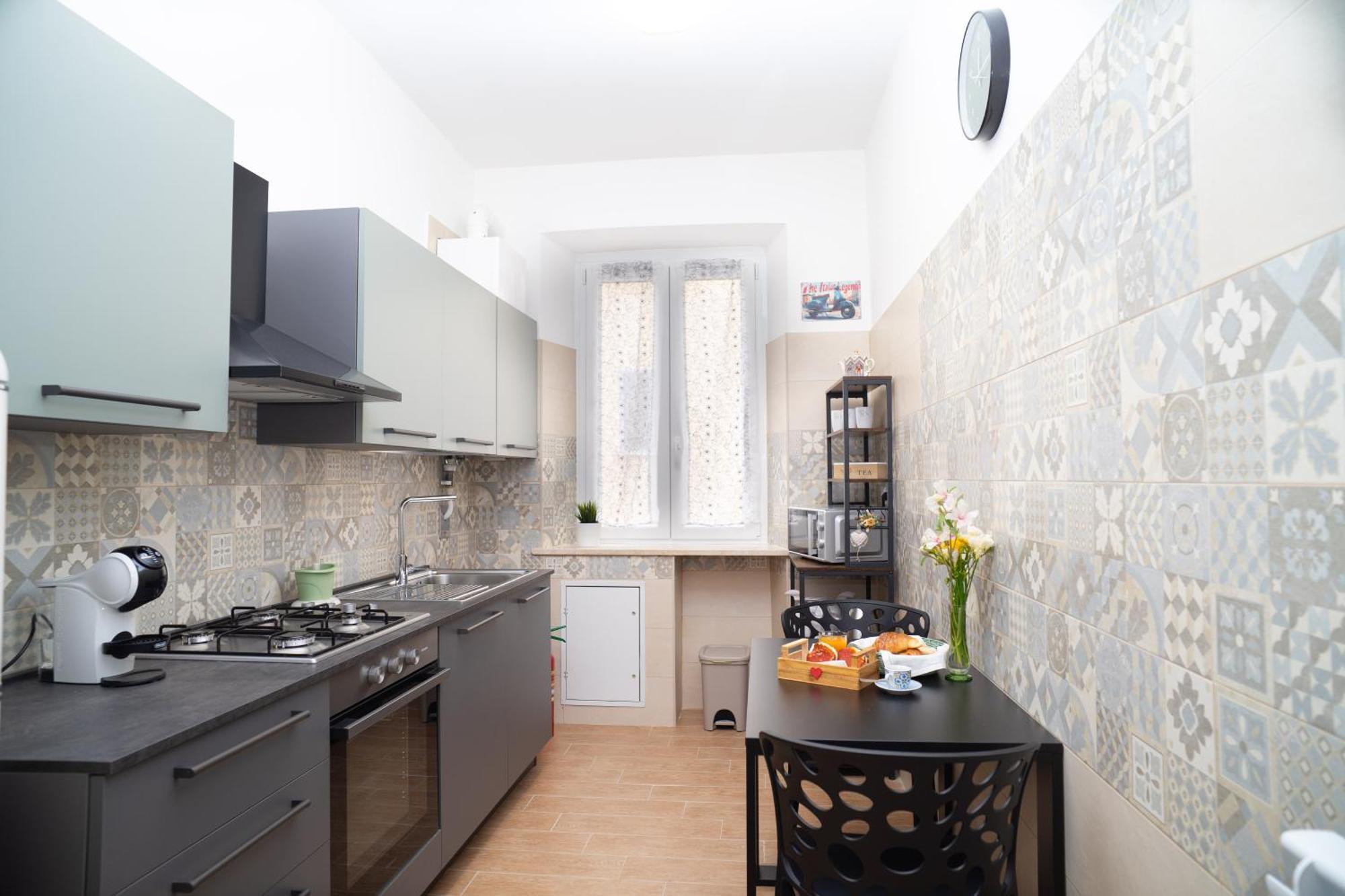 Comfort And Metro 2 Steps Away, Perfect For 3 Guests Apartment Rom