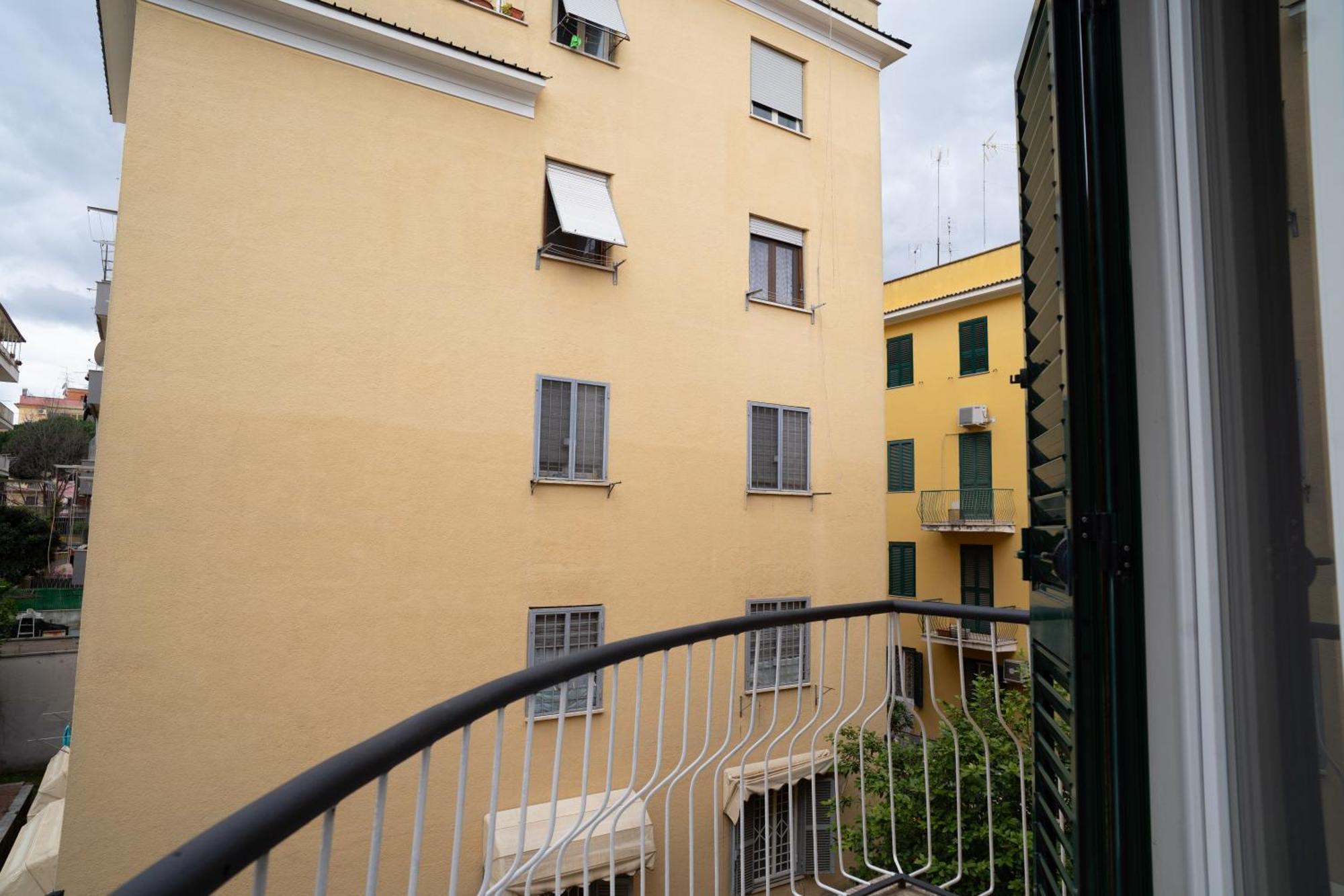 Comfort And Metro 2 Steps Away, Perfect For 3 Guests * Rom
