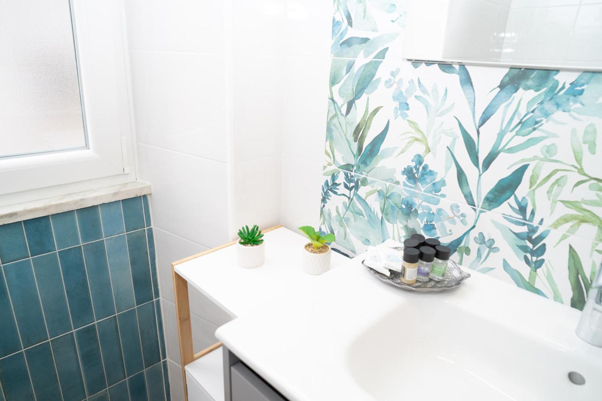 Apartment Comfort And Metro 2 Steps Away, Perfect For 3 Guests